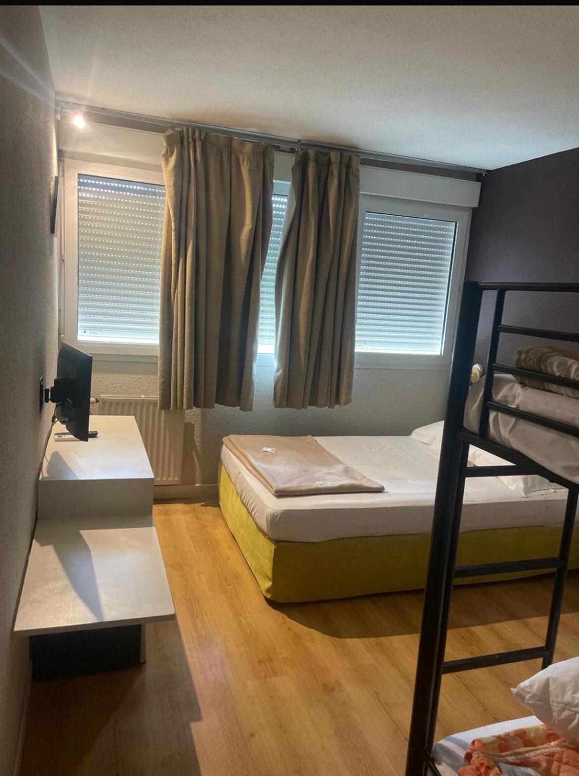 Hotel Le Lagon Rochefort-du-Gard Eksteriør bilde